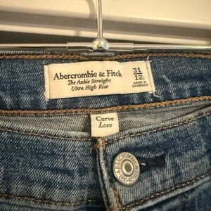 Abercrombie & Fitch Curve Love Ultra High Waist Ankle Straight Jeans Size 31/12L